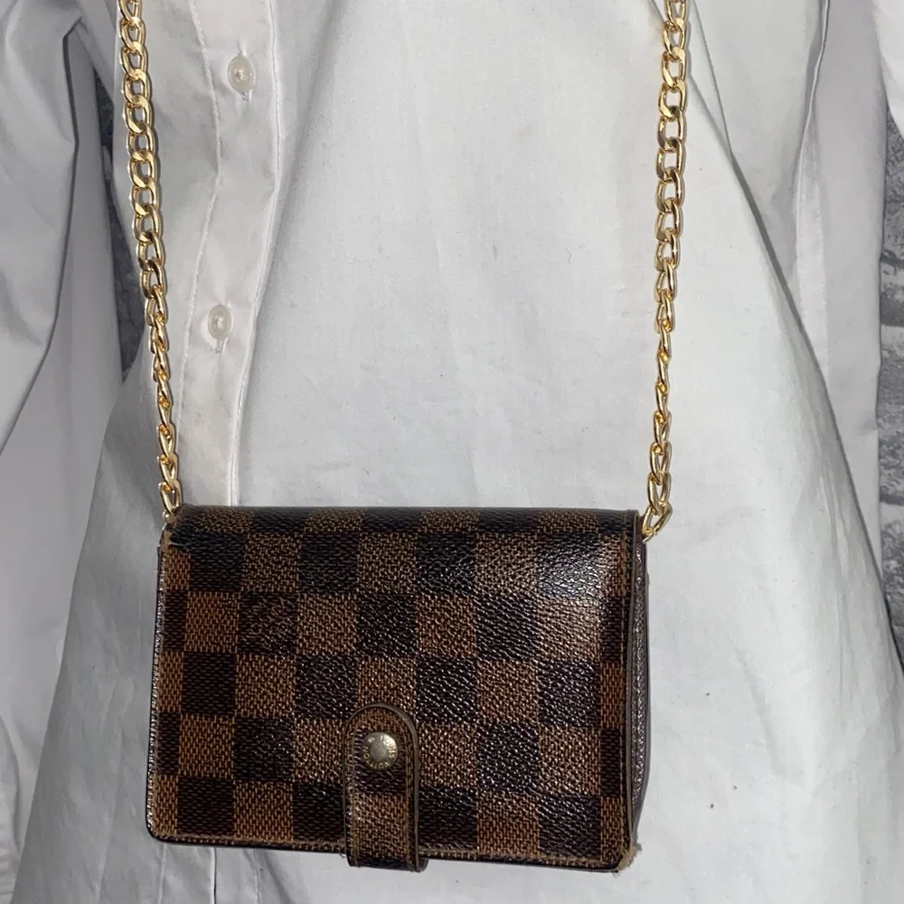 Authentic Louis Vuitton Damier Kisslock Wallet